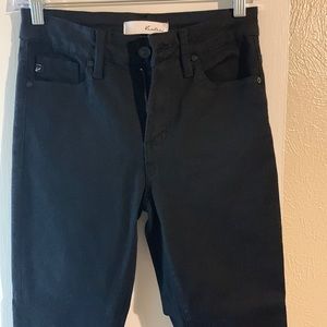 Black skinny jeans.